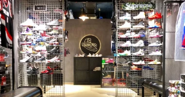 Sneakers Club Queensway